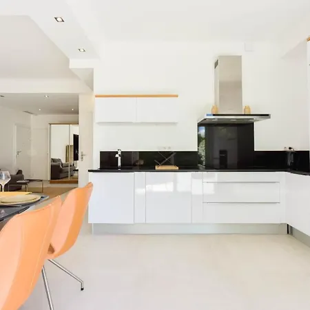 Rez-de-jardin, Plages A Pied Et Garage - Rez-de-jardin, Plages A Pied Et Garage Mae-2723 Appartement *