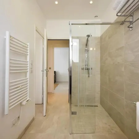 Rez-de-jardin, Plages A Pied Et Garage - Rez-de-jardin, Plages A Pied Et Garage Mae-2723 Appartement Cannes